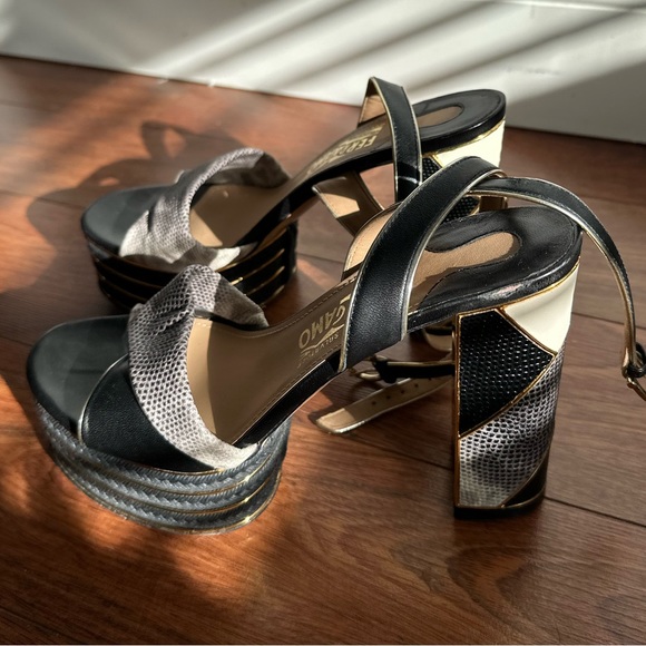 Salvatore Ferragamo GAGA Platform size 7. Authentic!! Gold and Black Slingbacks - Picture 3 of 11